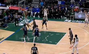 世界杯高清直播app下载中心-吉昂径直杀入禁区双手暴扣，还剩3分钟雄鹿领先独行侠26分