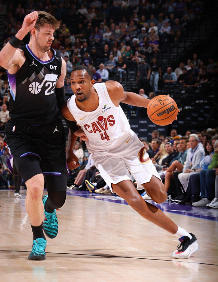 世界杯高清赛事入口-骑士击败爵士迎两连胜！米切尔莫布利同砍34分哈登13+6+14|威廉姆斯|詹姆斯·哈登|贝利|菲利波夫斯基|森萨博_新浪体育_新浪新闻